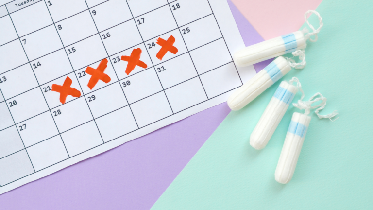 Eerste menstruatie: hoe bereid je je (kind) voor? [tips] - Emie Budde