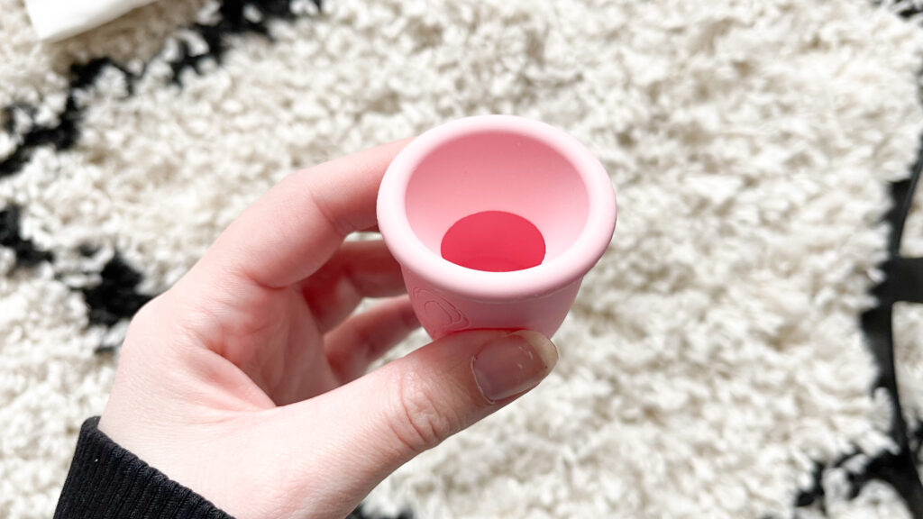 roze beppy-cup in hand